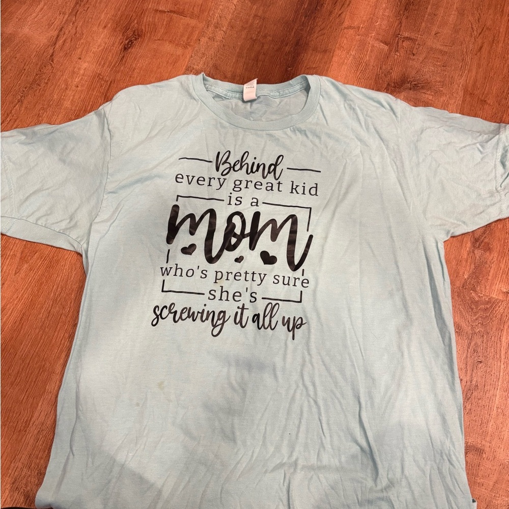 Gildan Light Blue 'Mom' Graphic Short Sleeve Tee
